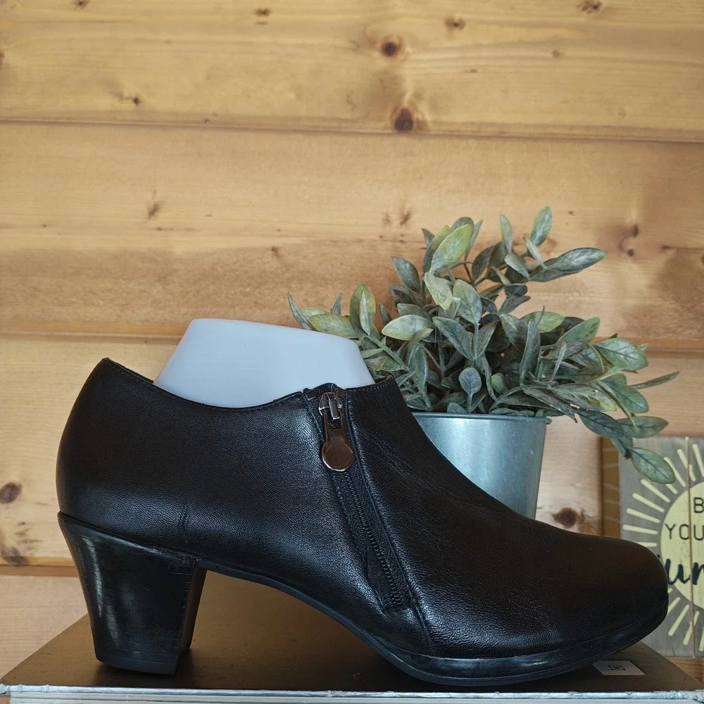 Munro American Taylor Black Leather Block Heel Ankle Booties Zip Comfort Sz 9 W